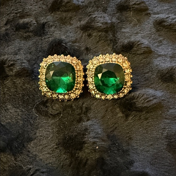 Elegant Green and Gold Stud Earrings - Picture 2 of 2